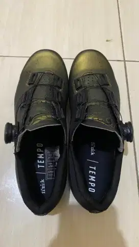 Sepatu Roadbike Fisik Size 38 Carbon