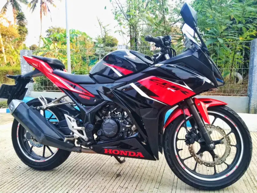 CBR 150R 2020 Hitam Manis