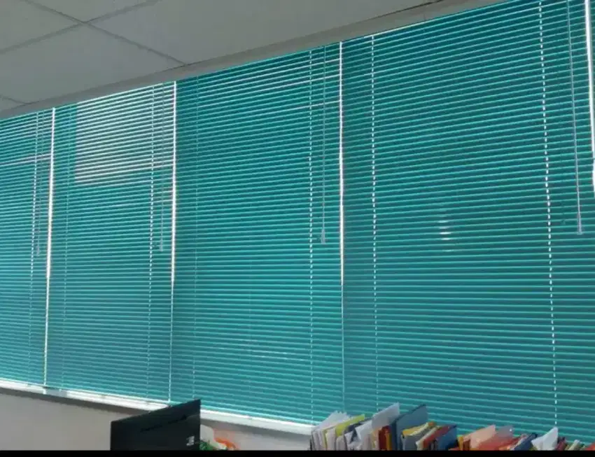 Tiria jendela horizontal blind