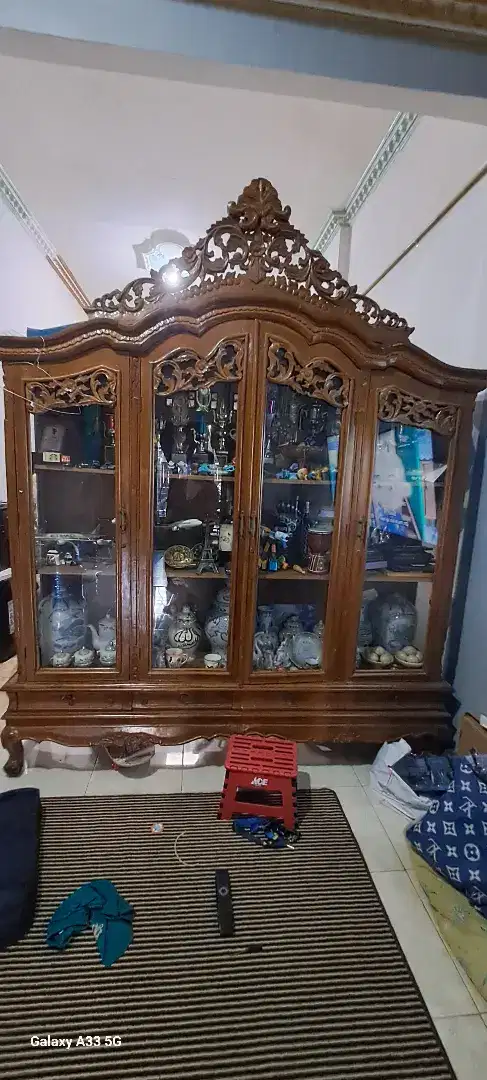 Lemari kaca jati