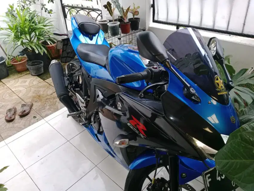 Suzuki GSX 150 blue& black