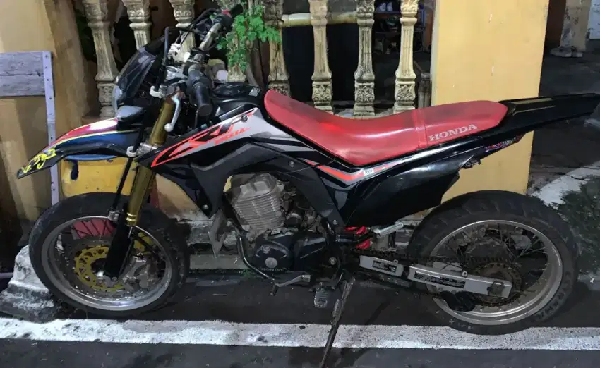 Dijual motor CRF Tangan pertama