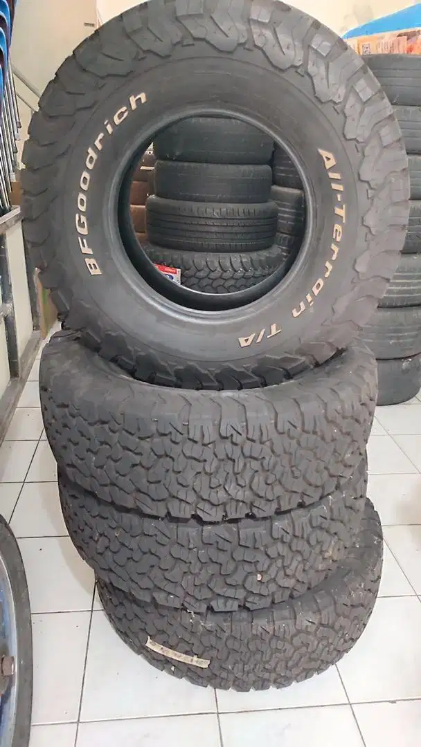 Ban BF Goodrich kondisi Baru 265/75 R16