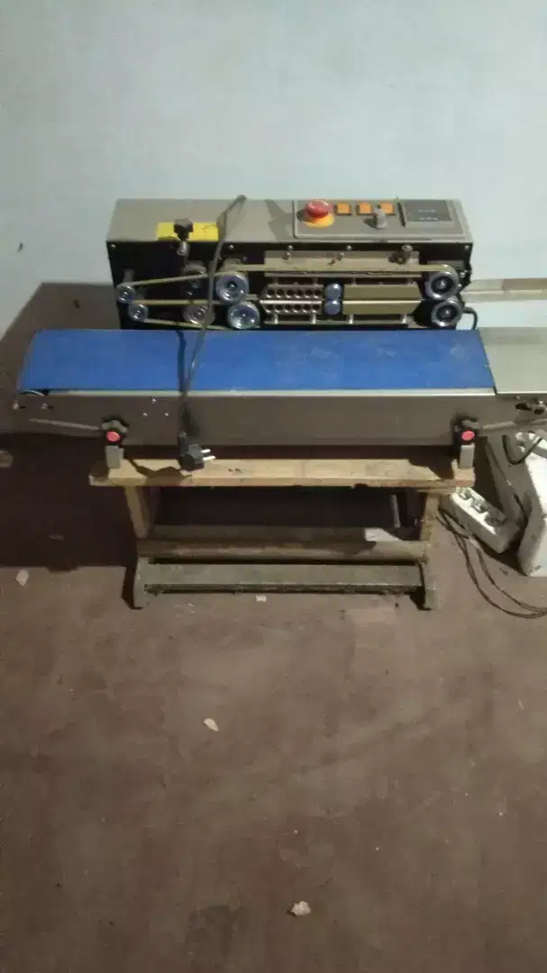 Dijual mesin bend sealer 2 medin.masih bagus..baru dipakai sebulan