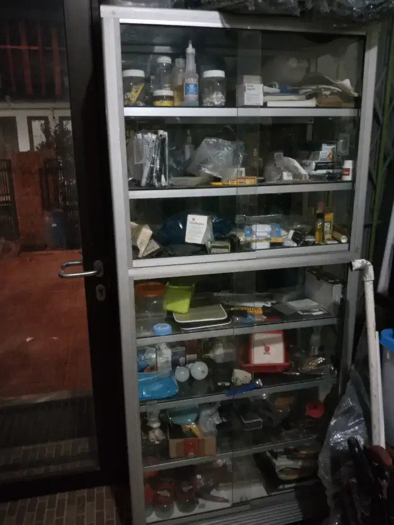 Dijual etalase bekas no minus