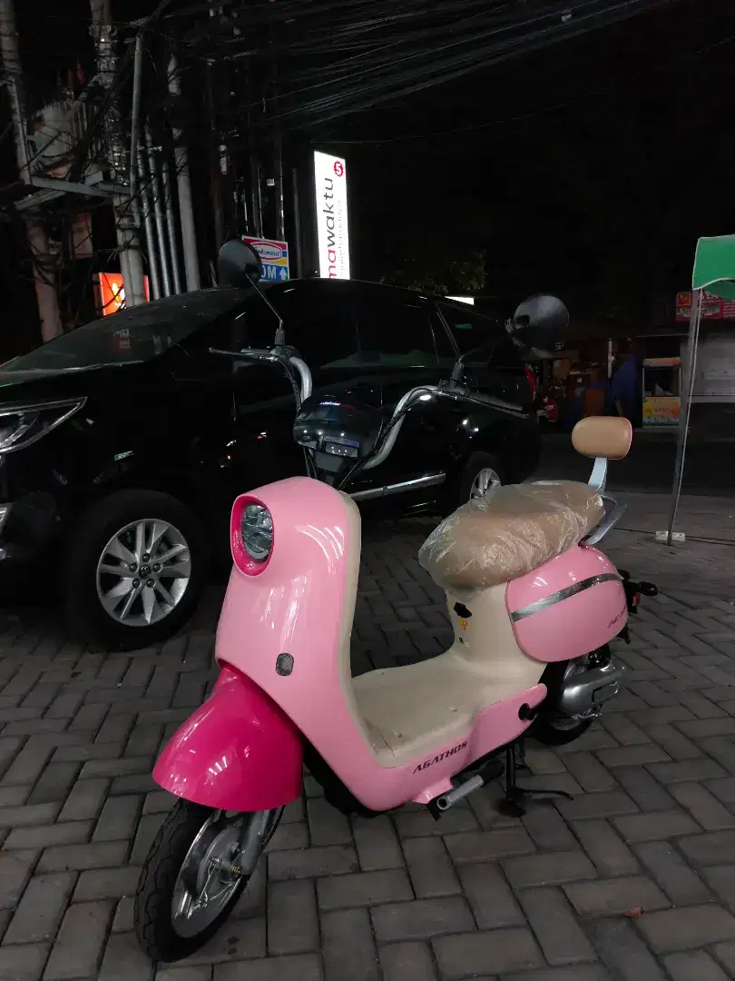 sepeda listrik midel vespa terbaru