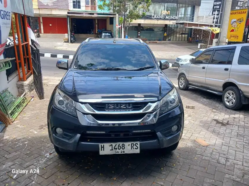 Isuzu Mux 2015 AT - Hitam, pajero fortuner