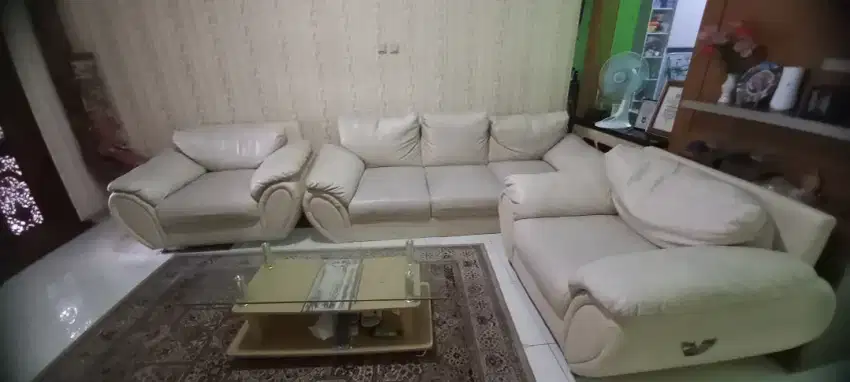 1 set sofa (panjang , kecil , dan meja)