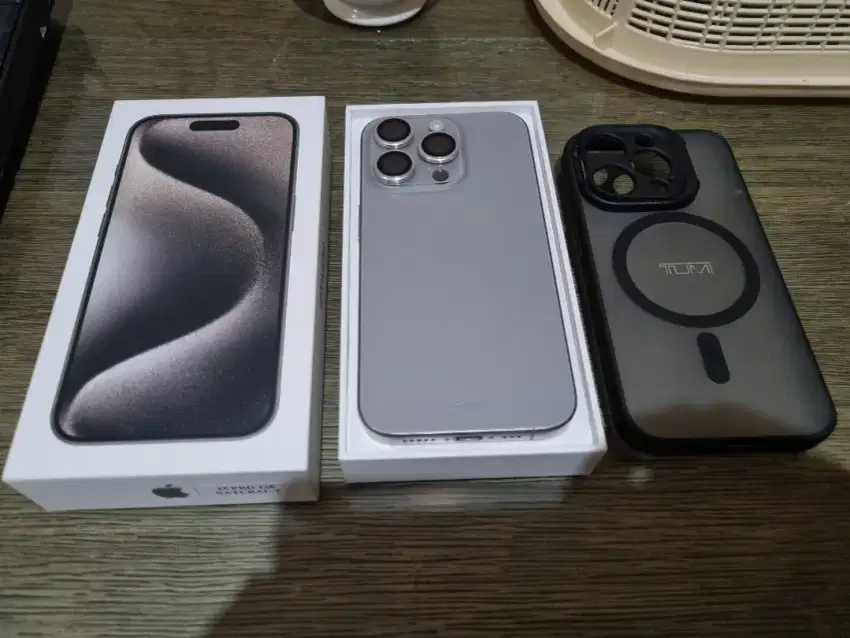 Iphone 15 pro 128 gb mulus seperti baru