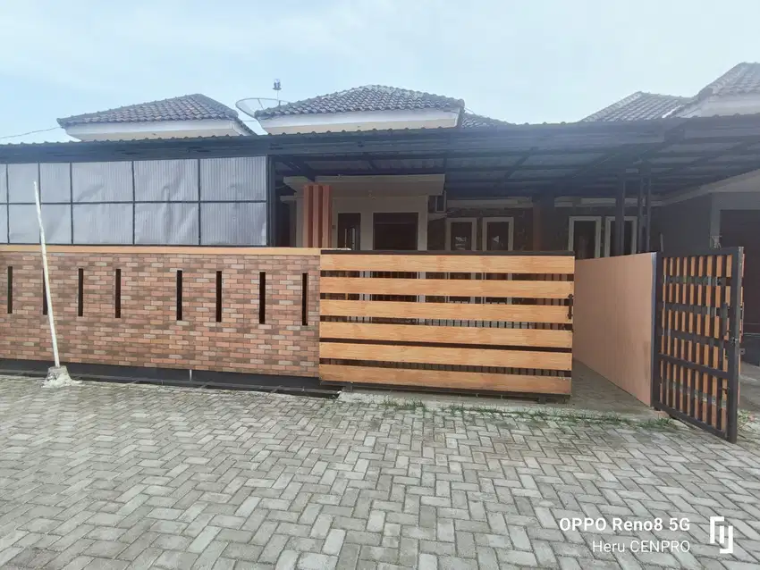 Rumah modern perum Seloarum dekat terminal, RS Dadi Keluarga Purwokert