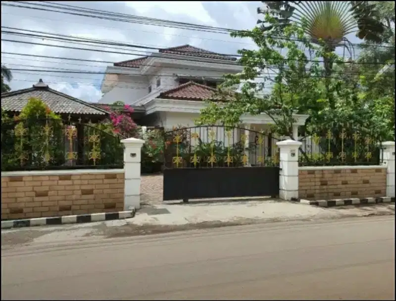 RUMAH MEWAH SIAP HUNI