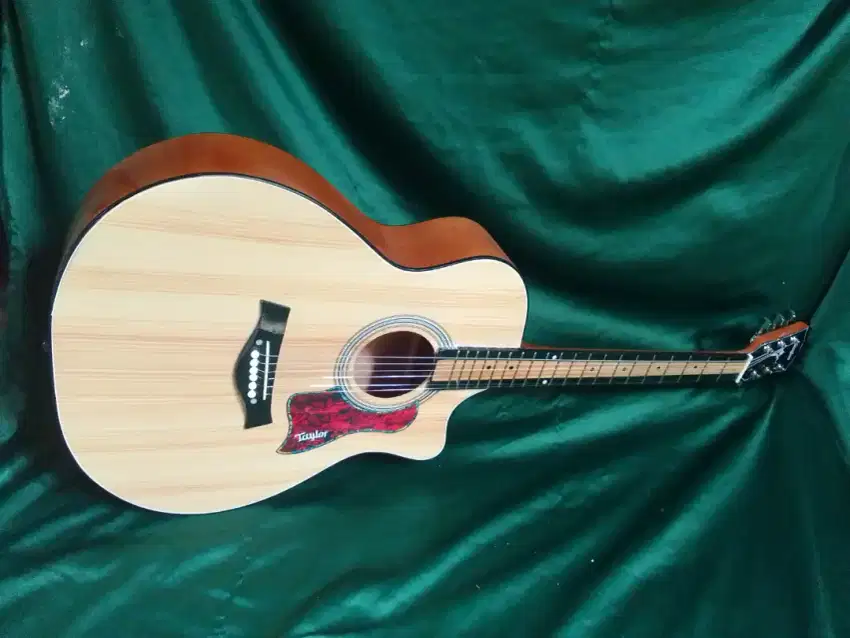 gitar akustik taylor