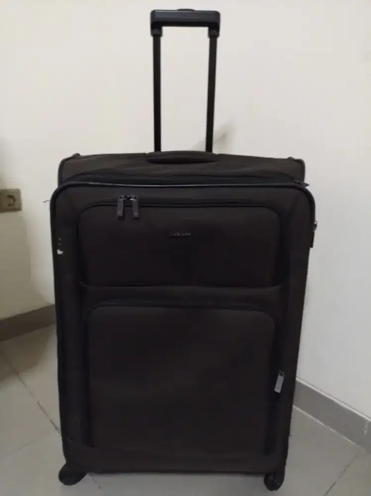 Koper merek celini ukuran 28 inc cocok untuk traveling