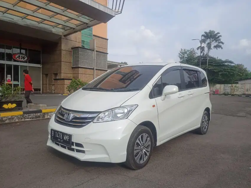 Honda Freed 2013 TDP 15jt Bergaransi bebas tabrak dan banjir