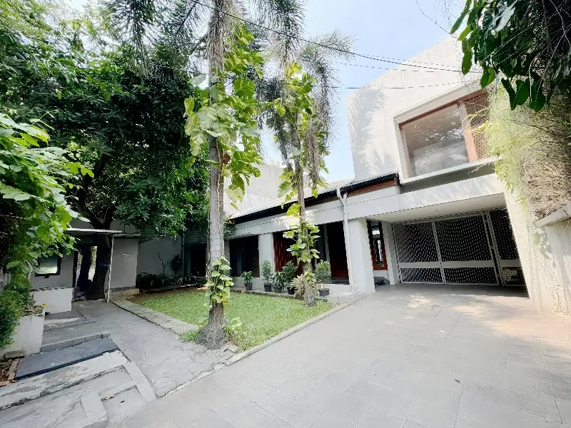 Sewa Rumah Modern 4 Kamar Tidur di Kebayoran Baru