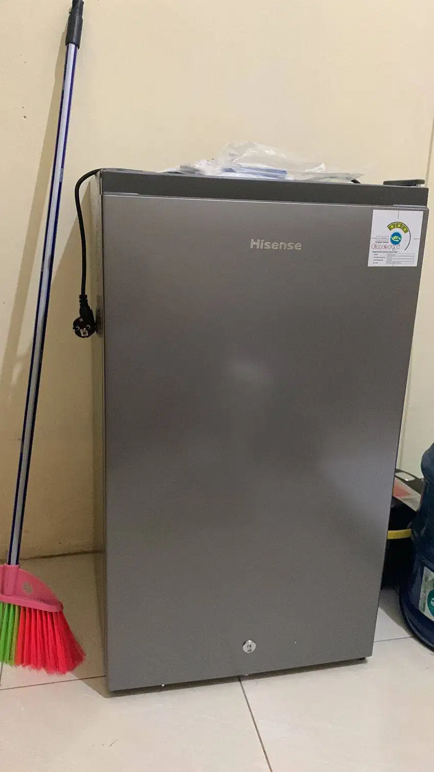 Hisense Kulkas 1 Pintu, Lemari Es Kapasitas 91L RR120D4IGN - Silver