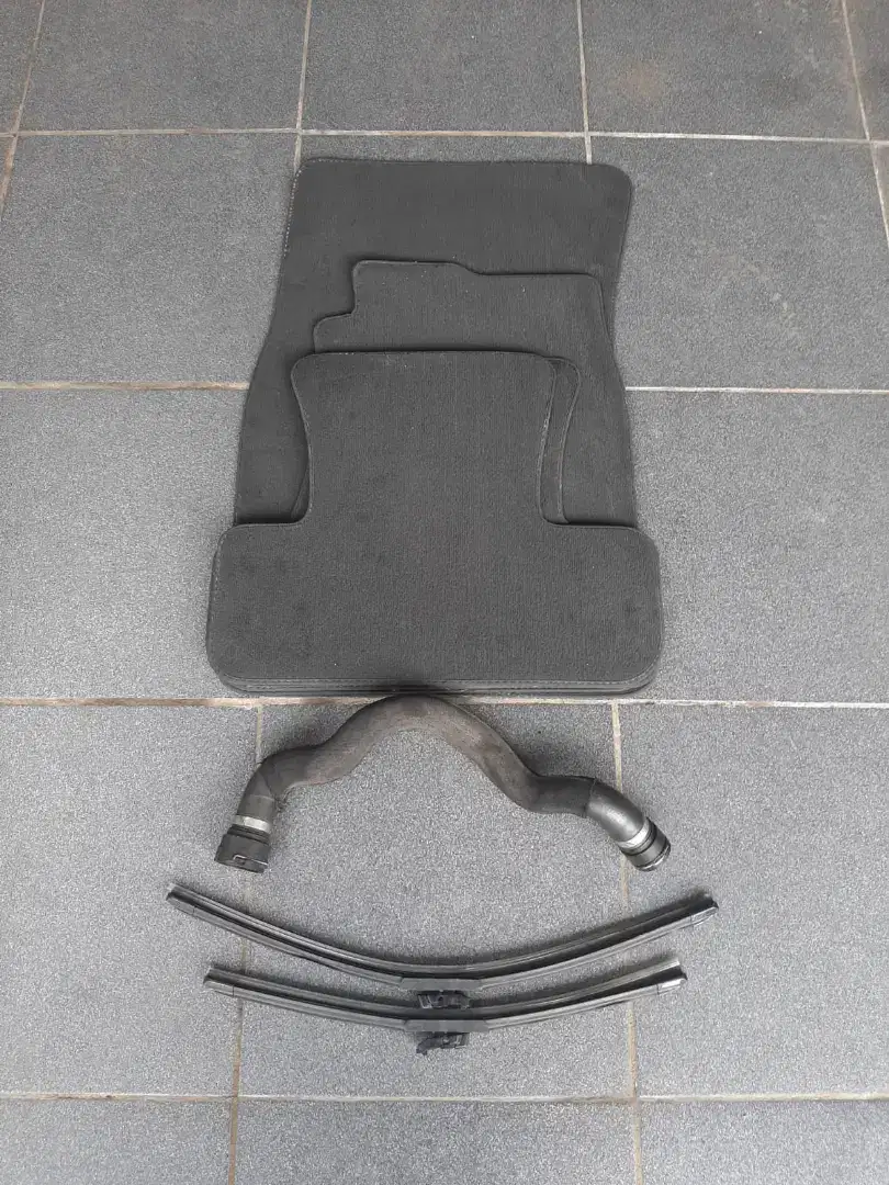 SPAREPART KARPET,WIPER,SELANG RADIATOR AUDI Q5 2.0 ( 2010 )