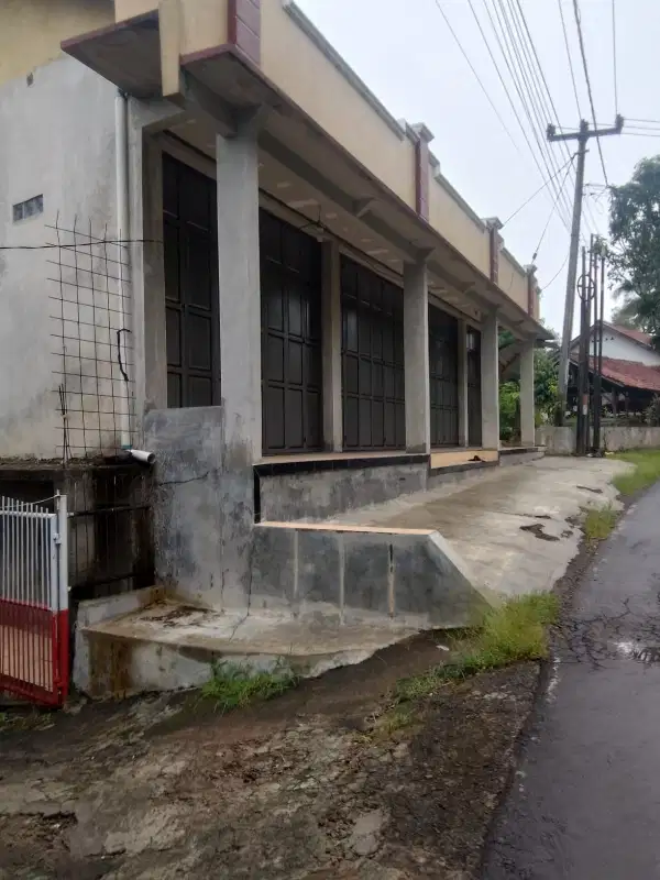 Ruko dan kolam rancalaong pinggir jalan