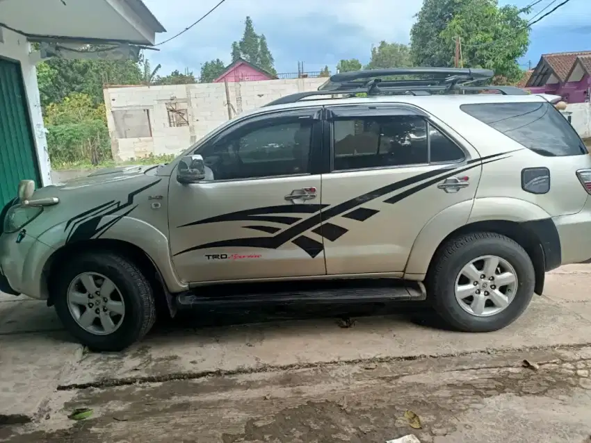 Jual Fortuner mulus diesel silver gold pemakaian wanita rapi