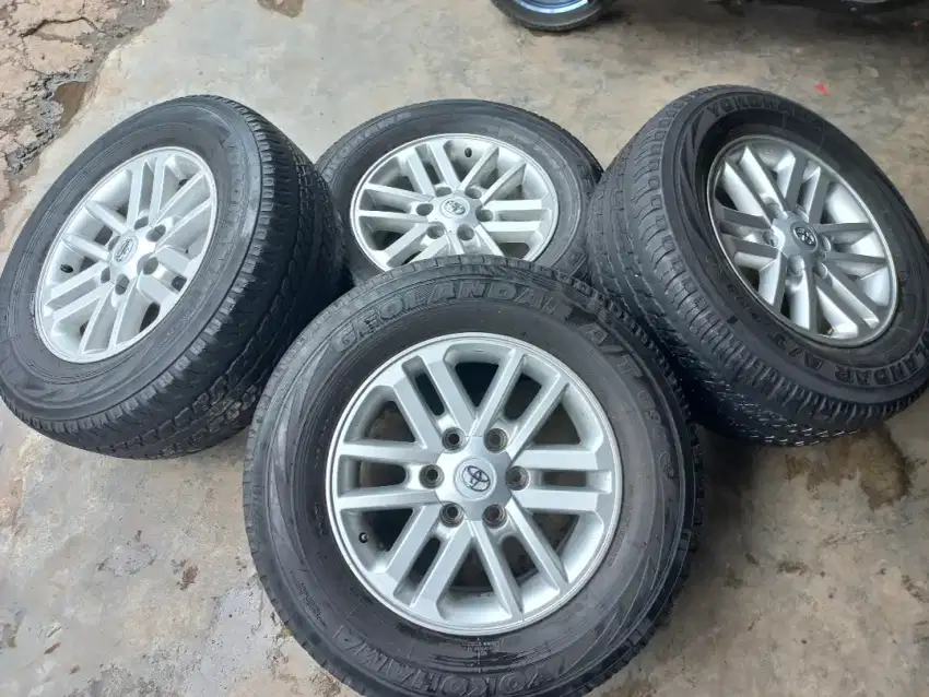 Velg Toyota Fortuner Ring 17 terpasang ban YOKOHAMA