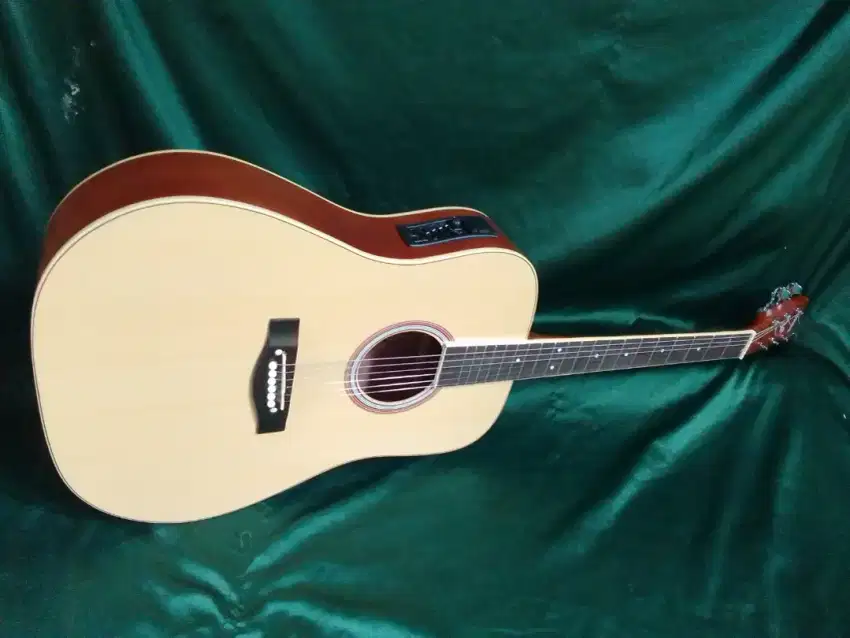 Gitar akustik elektrik Yamaha f310