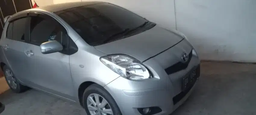 Yaris manual 2011