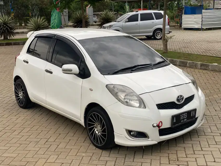 Toyota Yaris J 2011