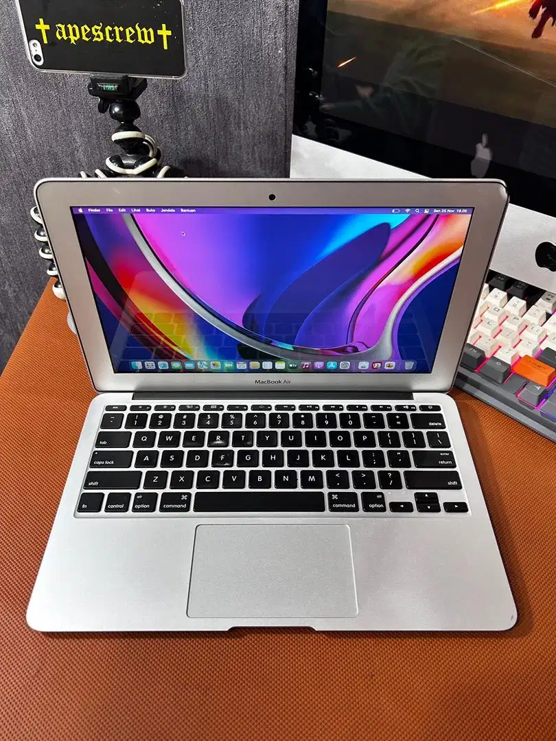 Macbook Air 11inch 2015 Ram 8 SSD 256