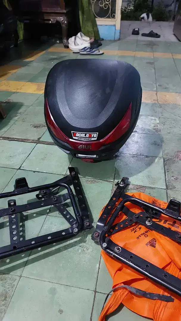 BOX MOTOR GIVI (Seperangkat)