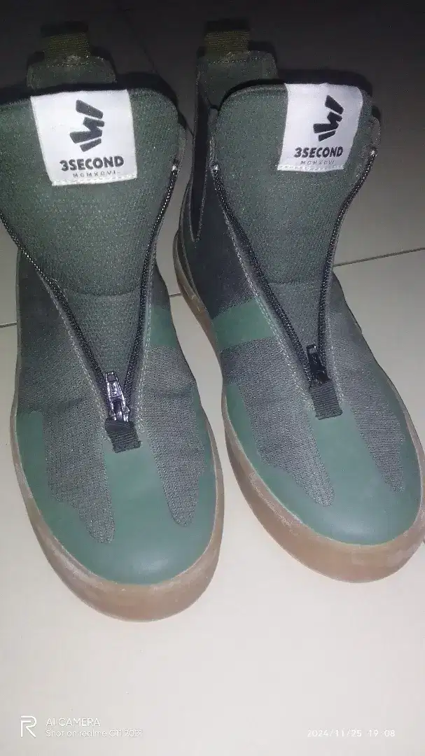 Sepatu 3 Second