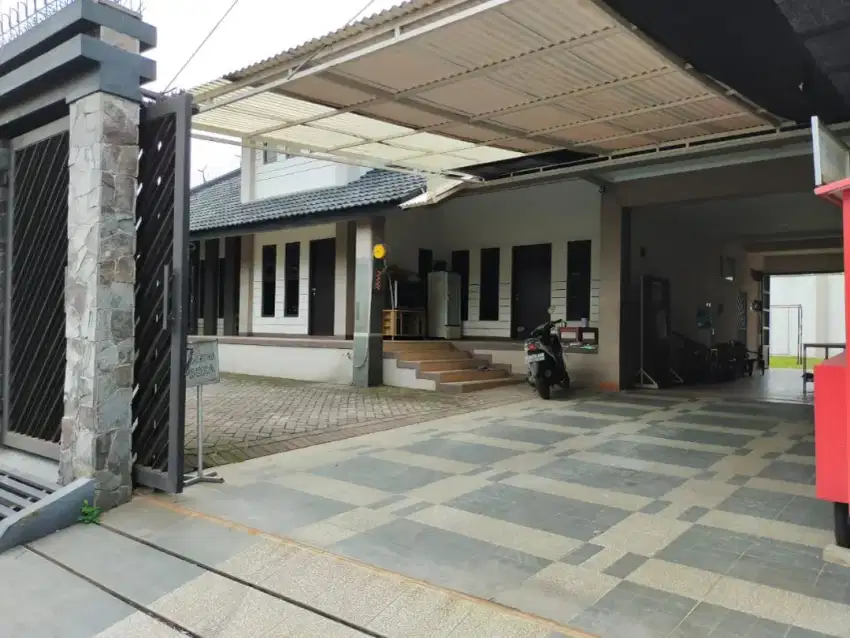 Rumah Luas Halaman Depan & Belakang