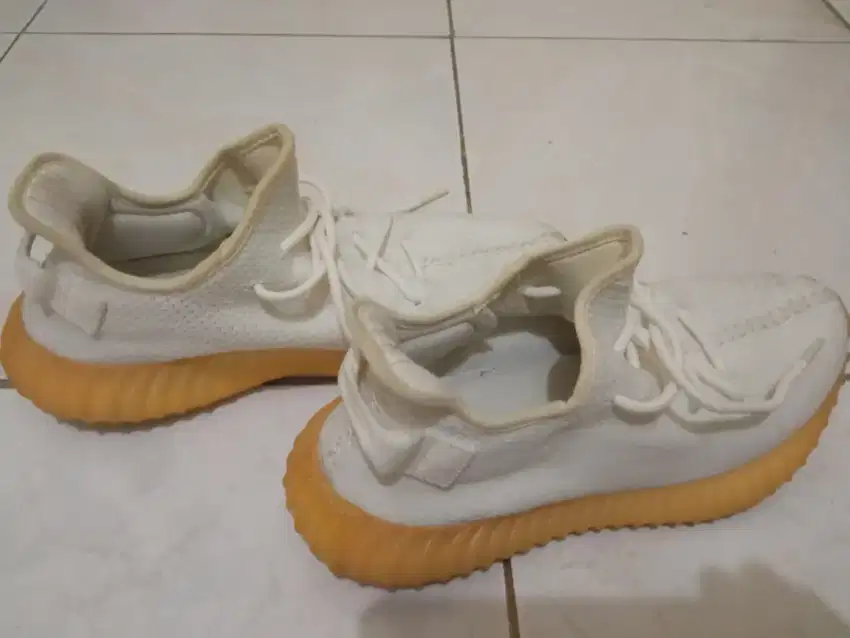 Sepatu Adidas Yeezy Boost asli ukuran 44