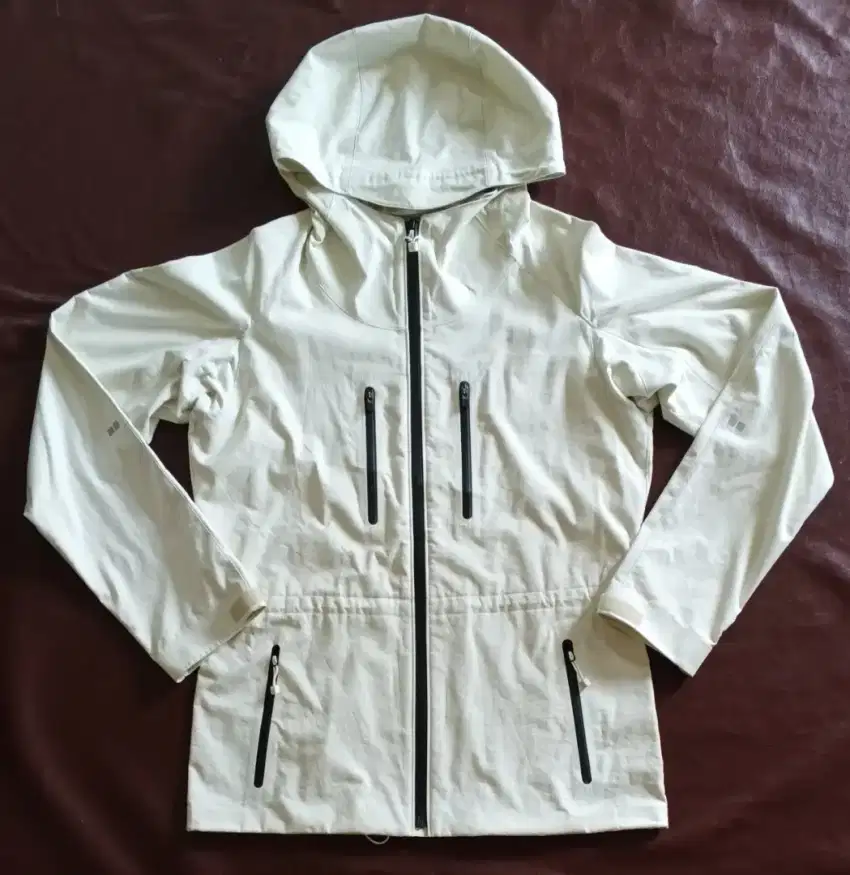 Jaket Uniqlo White