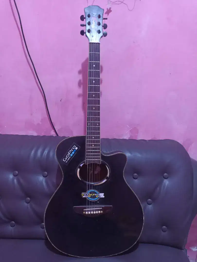 Gitar Akustik Bekas