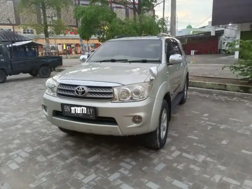 Fortuner 2,7 G Lux 2010 AT