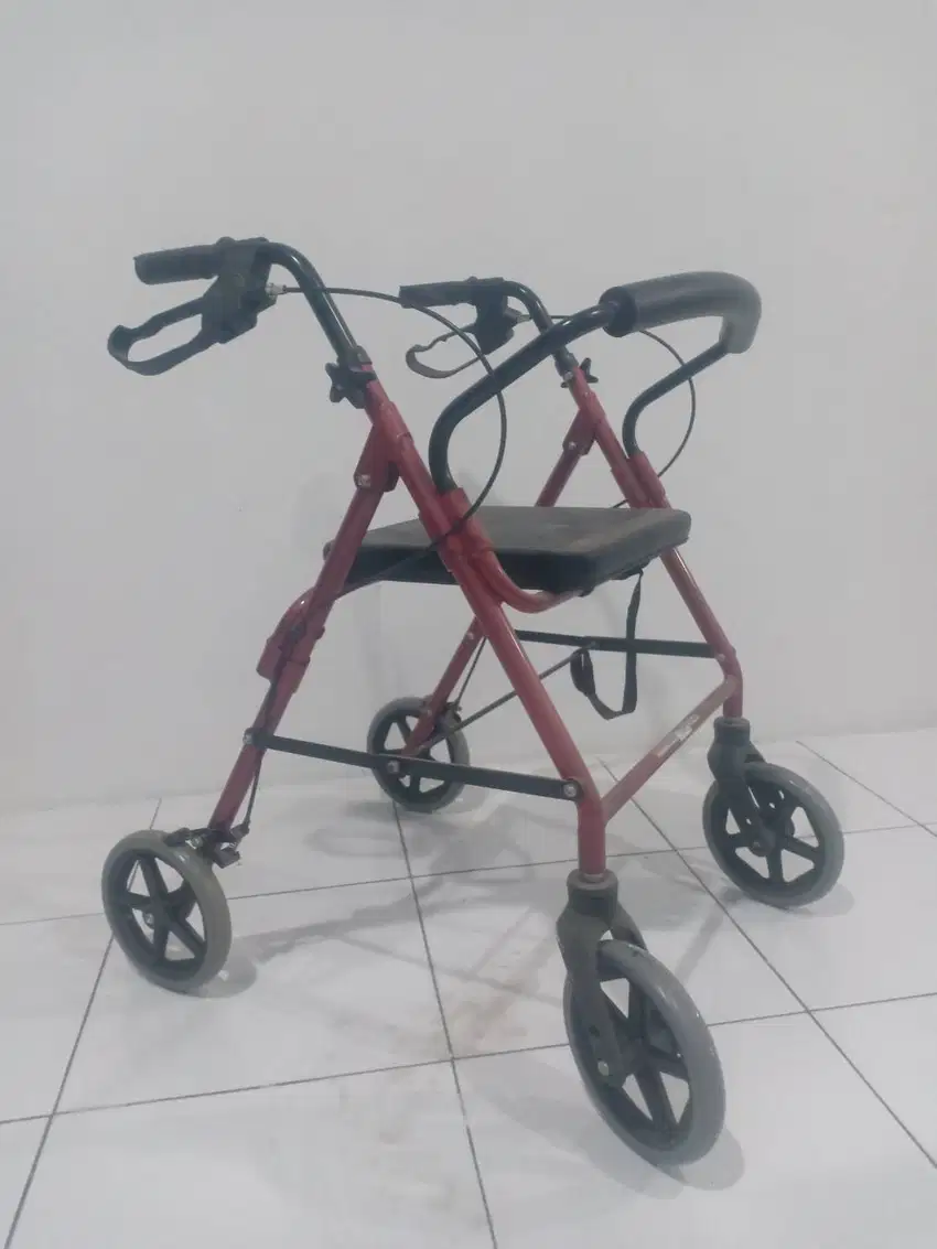 Gea Rollator alat bantu jalan