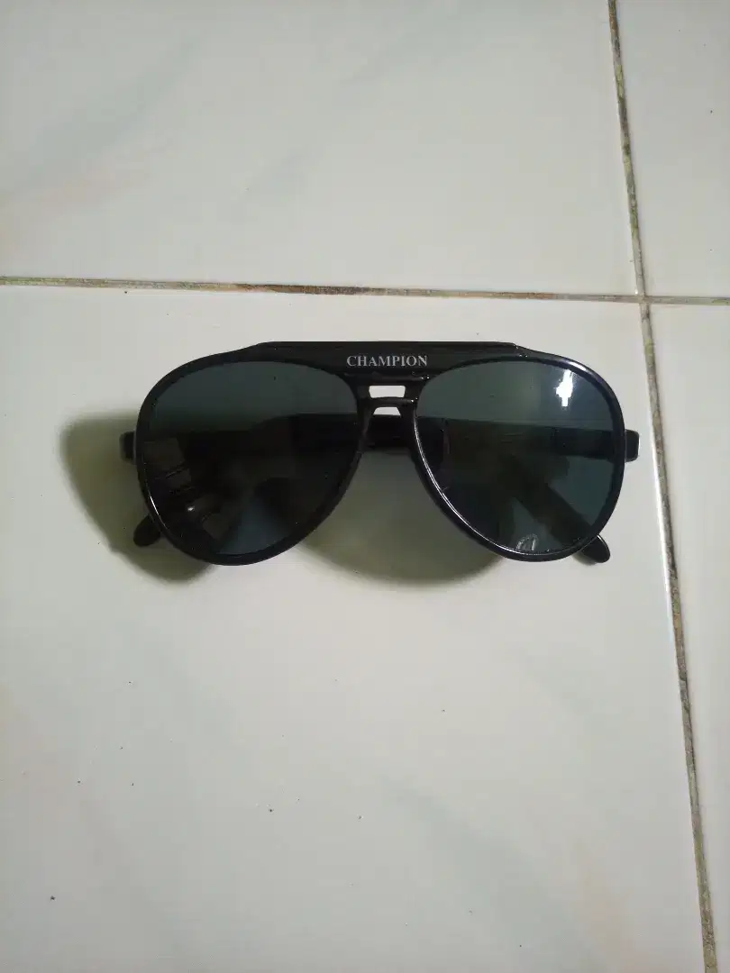 KACAMATA HITAM VINTAGE