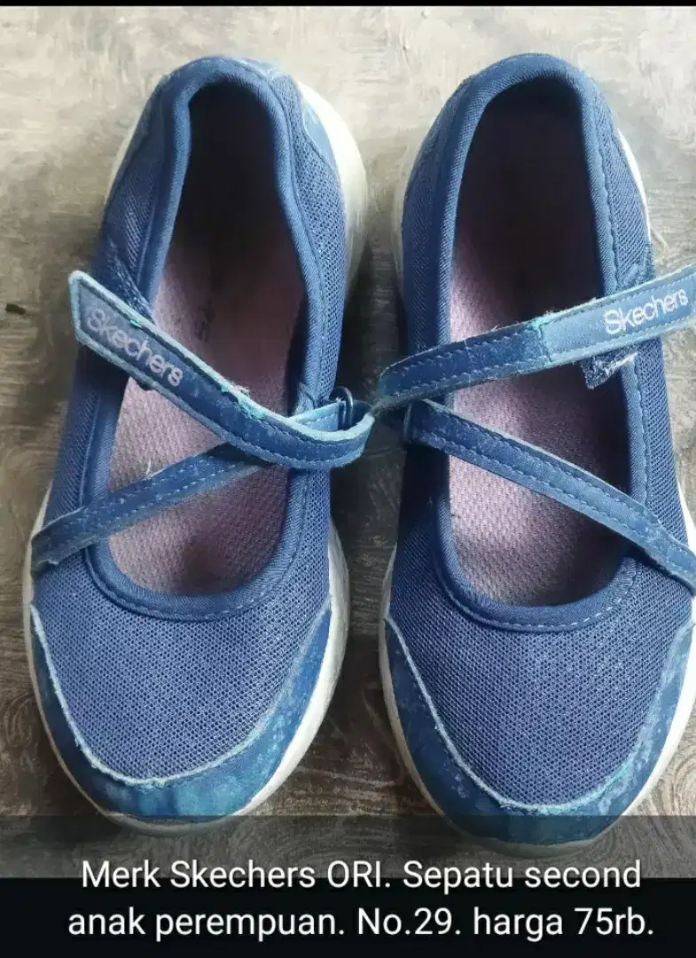 Sepatu anak perempuan