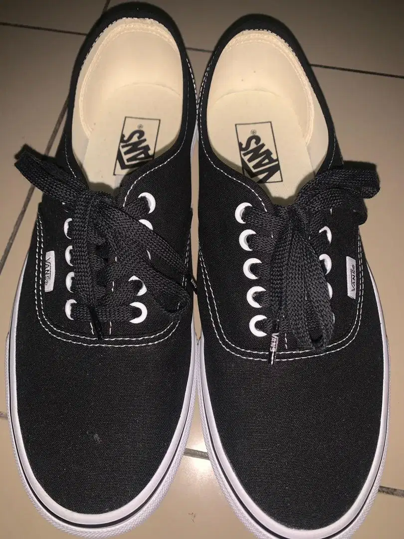 BNIB Vans Authentic Original Navya