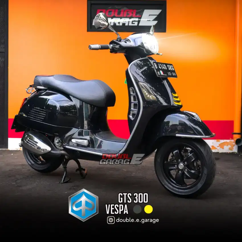 Vespa GTS 300 HPE hitam 2019