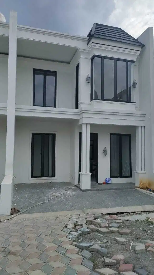 Rumah 2 Lantai American Classic di Puri Anggrek Bintaro