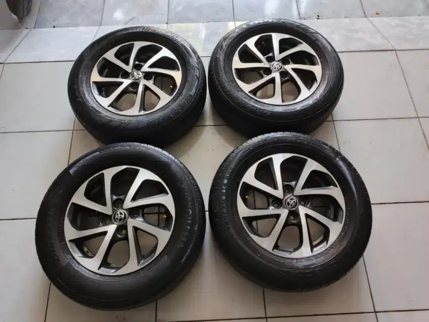 Velg OEM Toyota Agya r14 paket ban mulus hub wa