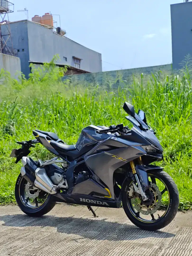 HONDA CBR 250RR ABS TAHUN 2017 LOW KM 11K PAJAK PANJANG POLL LIKE NEW