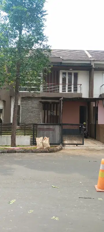 Dijual murah rumah di jl raya tajur 2 lt di jl Boulevard nya