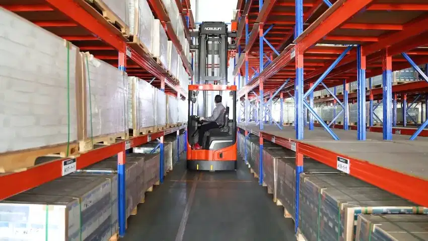 REACH TRUCK NOBLELIFT SERI OPX, LEBIH RAMPING GARPU DAPAT BERPUTAR