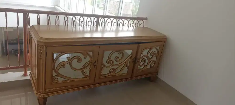 Meja Lemari Antik Mewah Klasik