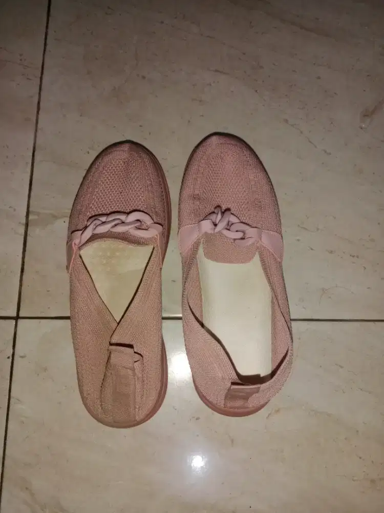 Sepatu cewek pink