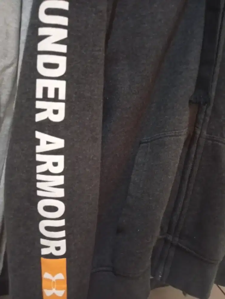 Hoodie underArmour gagah