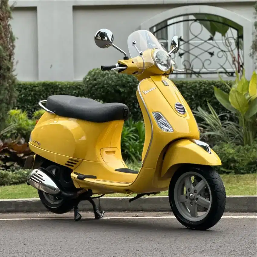 Vespa LX 150 3vie 2013 warna Kuning (FAVORITE)