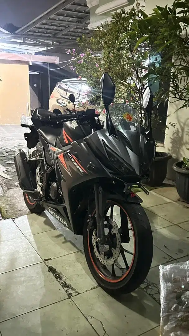 HONDA CBR 150R 2019